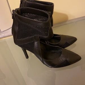 POUR la VICTOIRE gorgeous shoes 👠. Size 10.